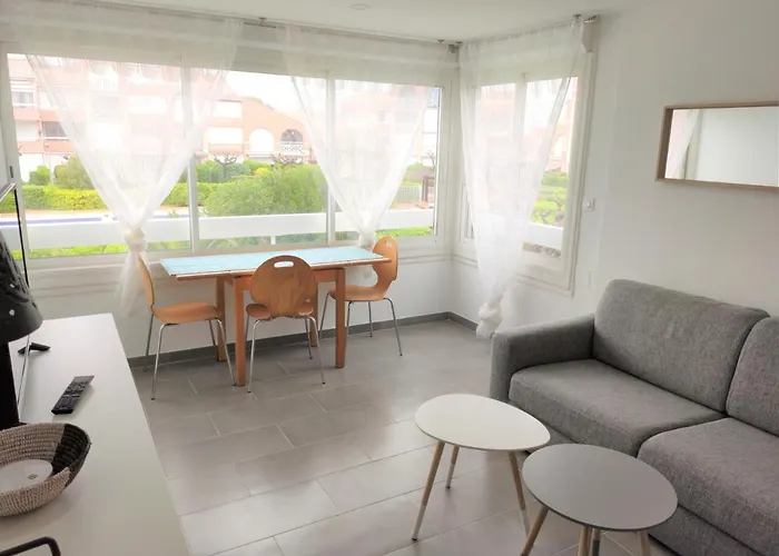 Les Soleillades - Plage, Piscine, Parking!